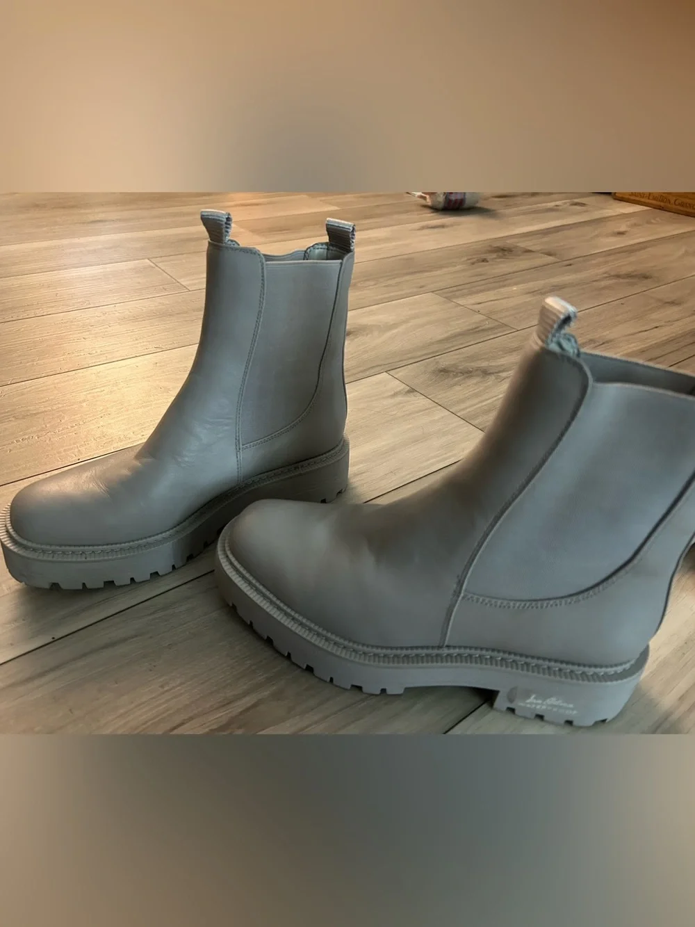 Women’s Chelsea Lug Sole Boot - Light Gray